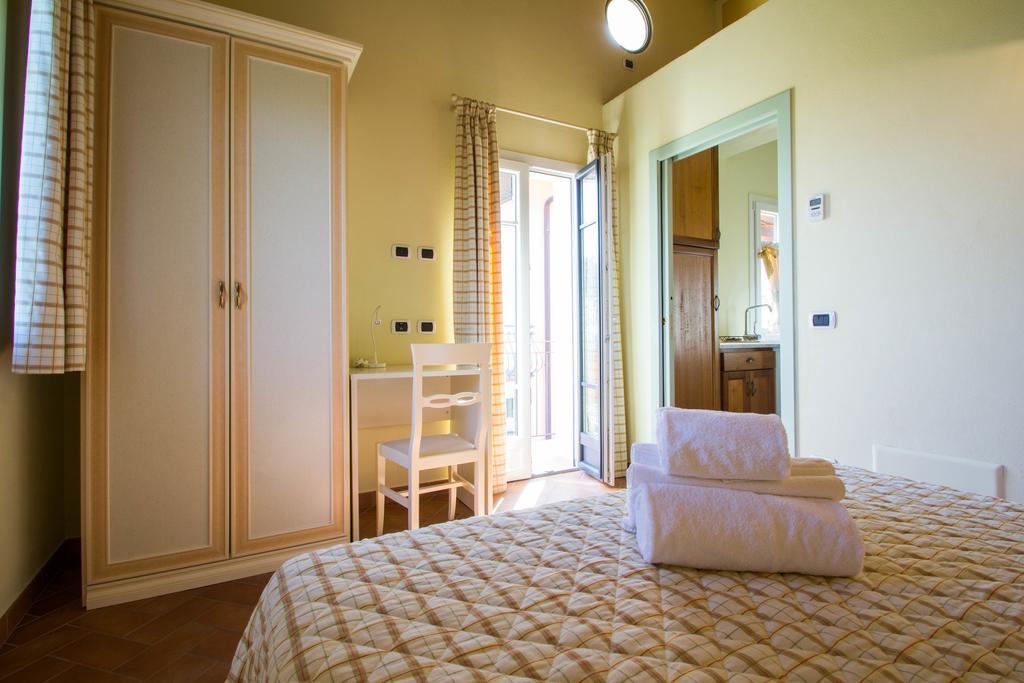 Agriturismo Ada Musso Ss Diano Borello Rum bild